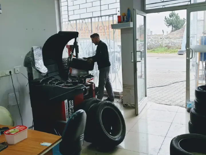 Kardeşler oto lastik. Yol yardım servisimiz vardır