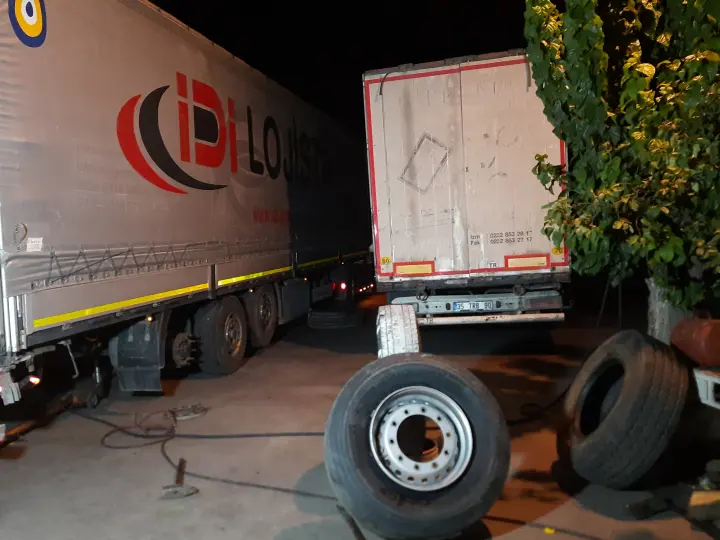 Kemalpaşa Koparan Oto lastikçi YOL YARDIM ve LASTİK TAMİRİ 7/24