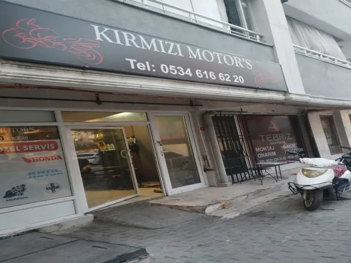 Kırmızı Motor Tamir