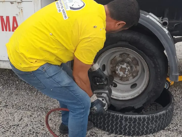 Konlastik Oto Mobil Lastik 7/24 Yol Yardım