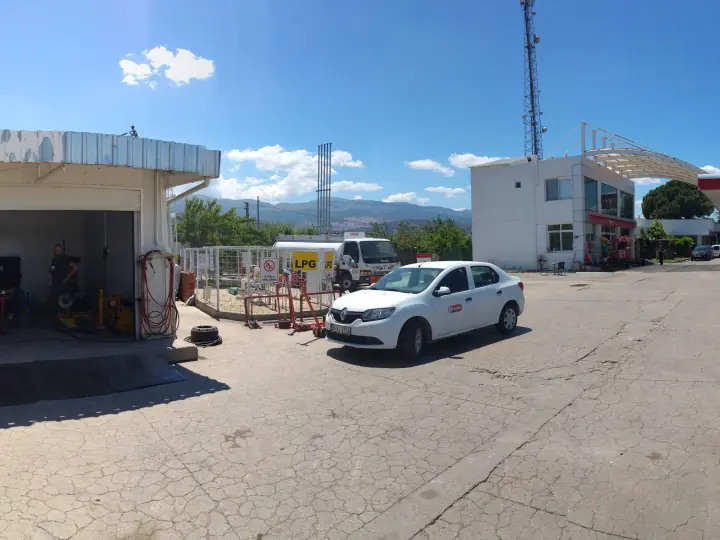Kuzucuk Oto Lastik Tamirhanesi