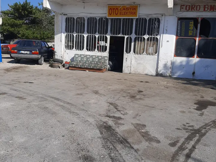 Lastikçi Ayhan Usta