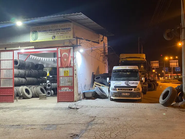 Lastikçi Baba Oğul Oto Lastik Lastik Tamiri Yol Yardım Çekici Rot Balans