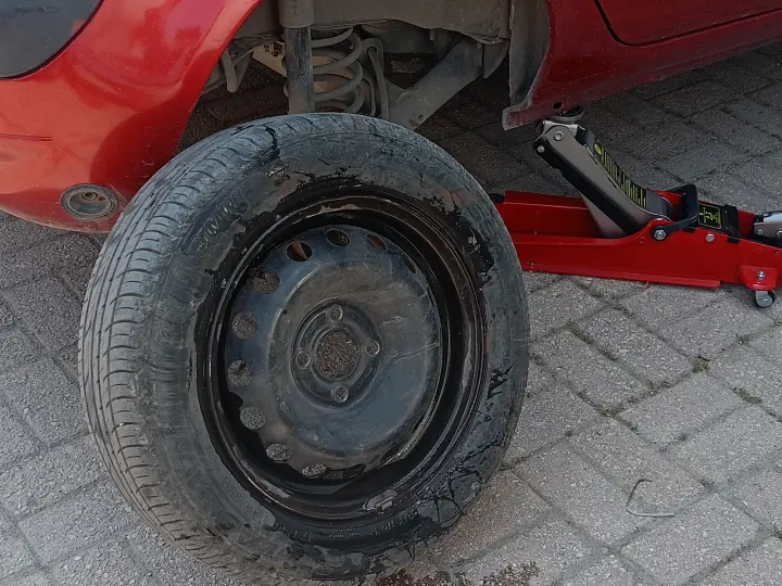 Lastikçi İkizler otolastik 7/24 yol yardım
