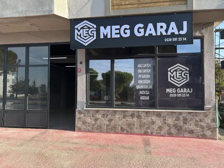 MEG GARAJ