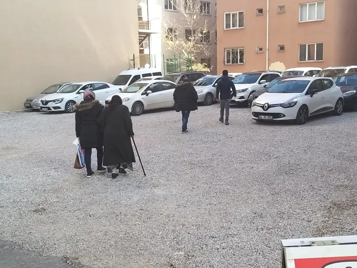 Mithatpaşa Otoparkı