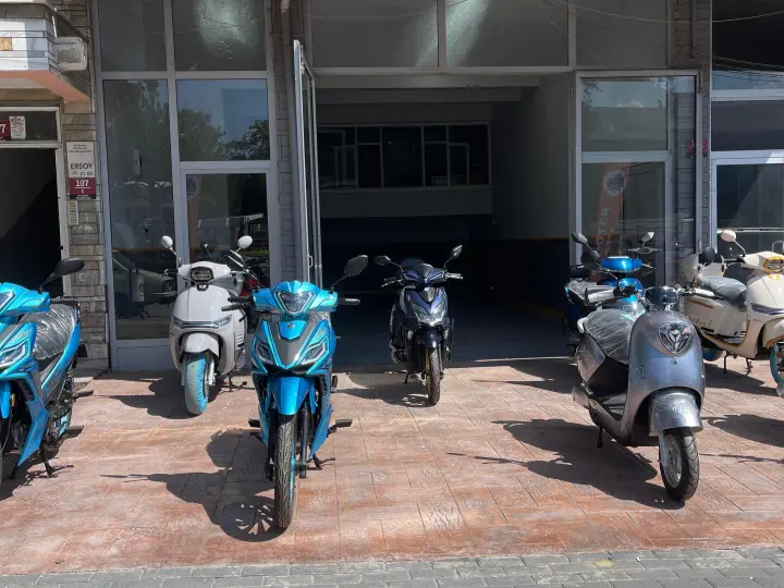 Mondial-motorcu Hallo