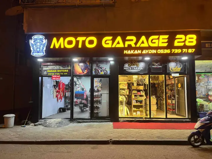 MOTO GARAGE 28
