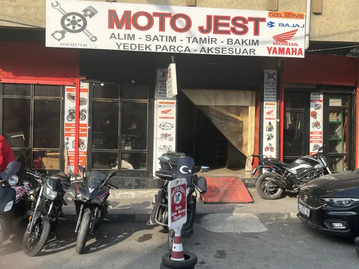 Moto jest