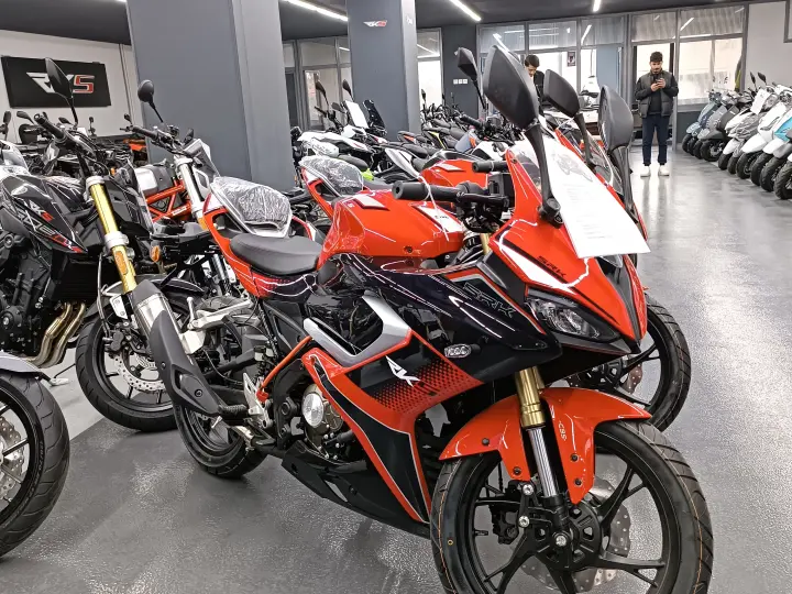Moto Vento Premium