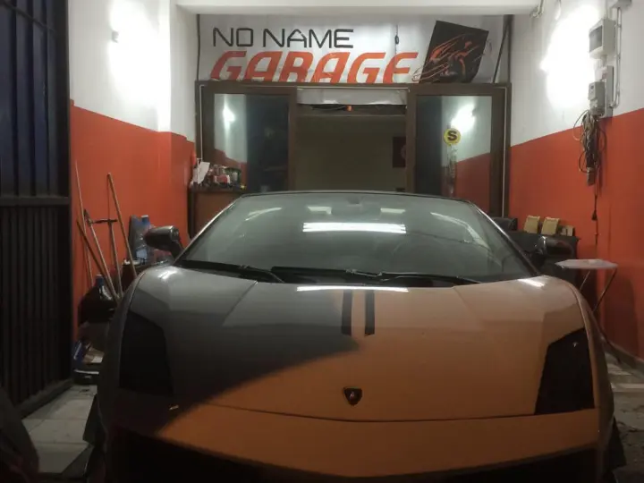 No Name Garage