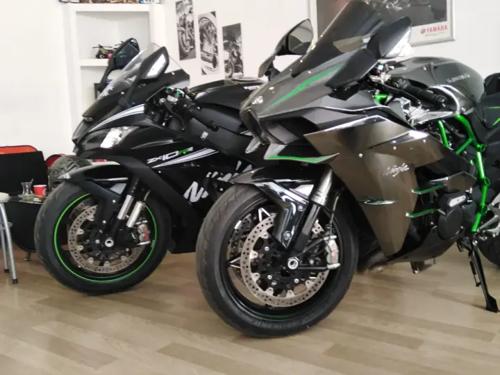 Öner Motor 7:24 servis Çekici hizmeti vardır