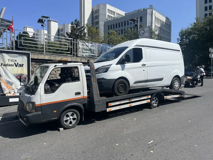 Oto Çekici Araç Kurtarma Yol Yardım 7/24