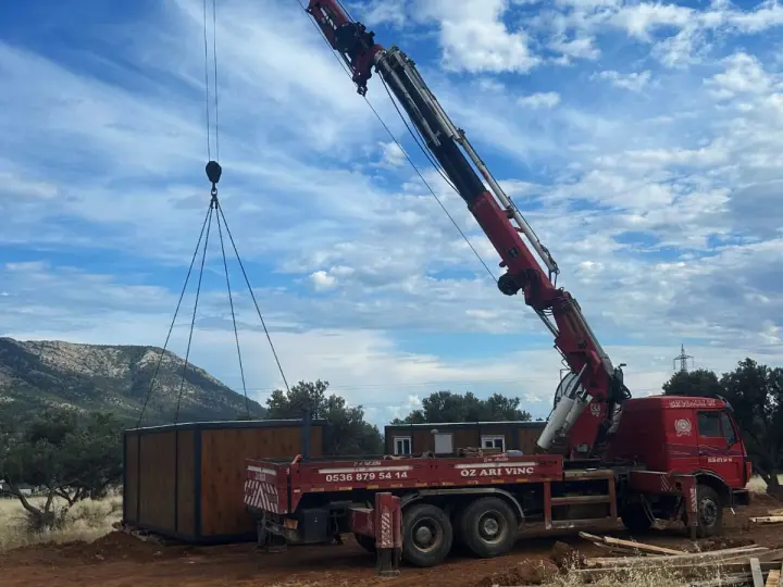 Öz Arı Vinç - Kiralık Manitou, Telehandler, Ağır Ticari Yol Yardım, Oto Kurtarma Hizmetleri