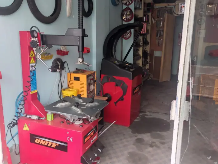 Öz Kardeşler Oto Lastik ve Oto Akü