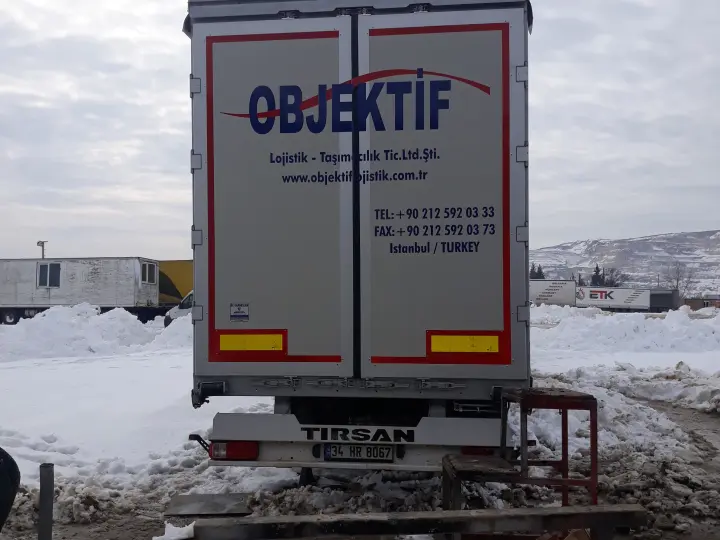Öz kardeşler treyler