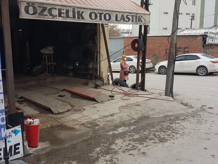 Özçelik Oto Lastik