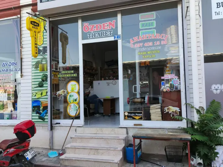 Özden Anahtar Ve Arı Malzemeleri