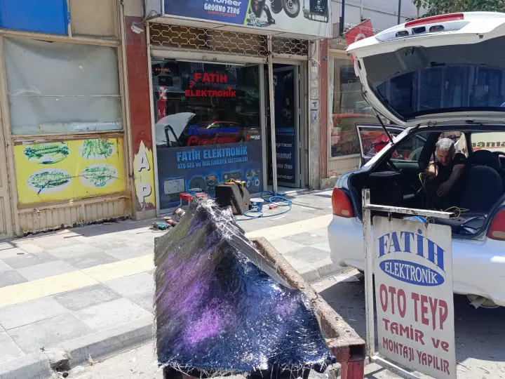 Özemek Elektronik oto ses ve görüntü sistemleri