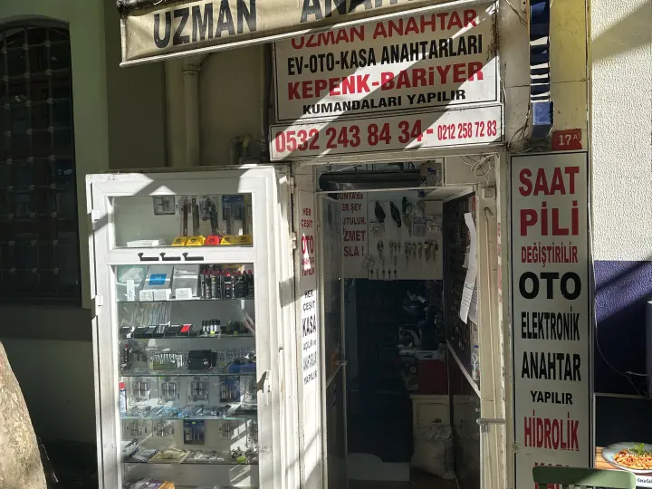 Özgüven Elek,Anahtar