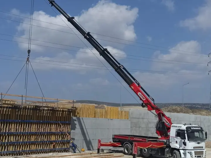 ÖZTÜRKMENLER VİNÇ - Tarsus Vinç Kiralama - Sepetli Vinç Kiralama - Forklift Manlift Platform Hizmetleri