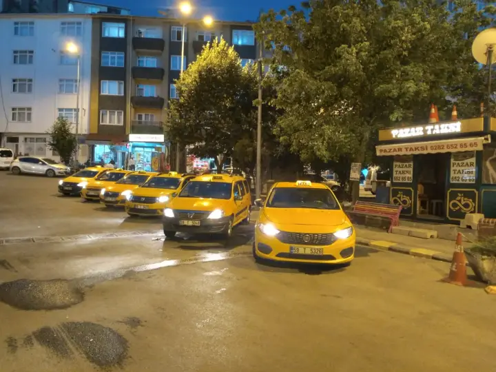 Pazar Taksi Durağı