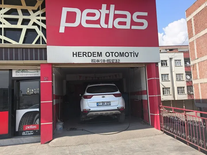 Petlas herdem otomotiv ( car tire )