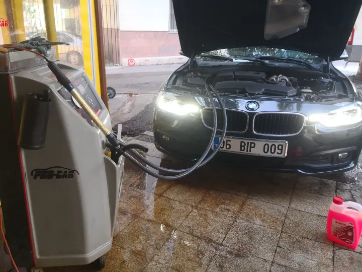 Pro-Car Oto Kalorifer ve sistem temizliği (soğutma suyu temizliği)Suya karışan motor yağını özel kimyasal ile temizleme.