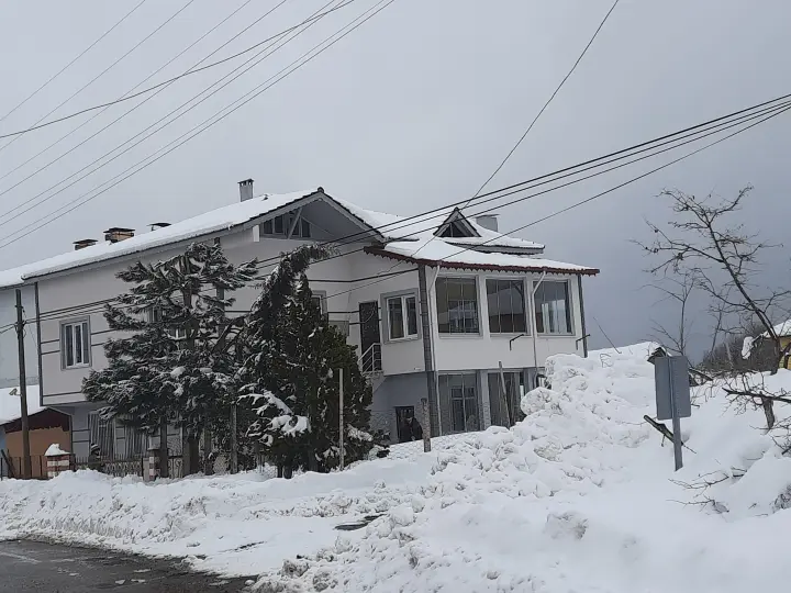RAFET'İN KONAĞI