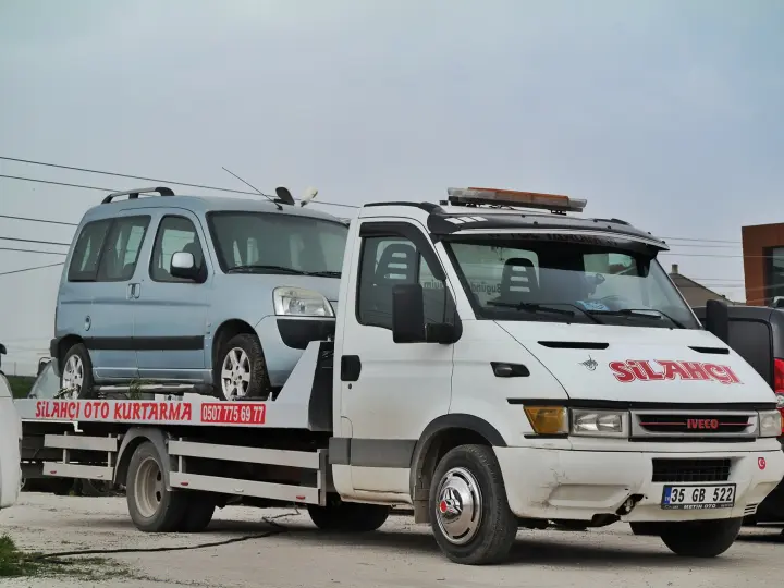 Silahçı Oto Kurtarma İzmir 7/24 Yol Yardım Hizmetleri