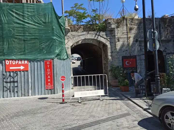Sultanahmet Vakfı Otoparkı