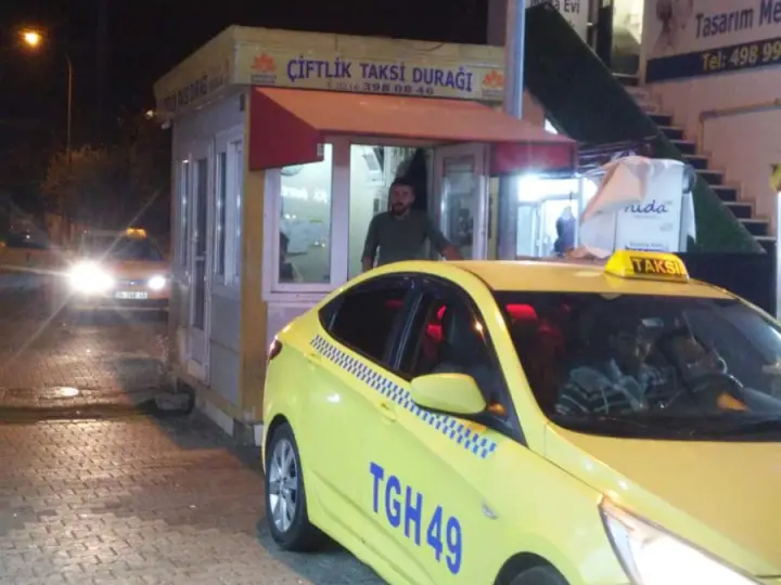 Sultanbeyli Çiftlik Taksi Durağı