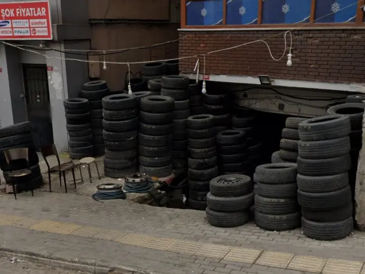 Tepeüstü Altınşehir metrosu Kaan Oto Lastik 7/24 Hizmete Açıktır