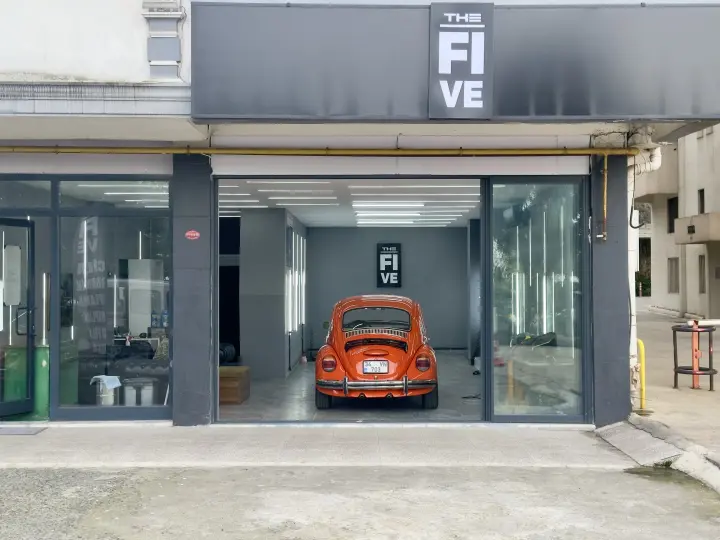 THE FIVE GARAGE