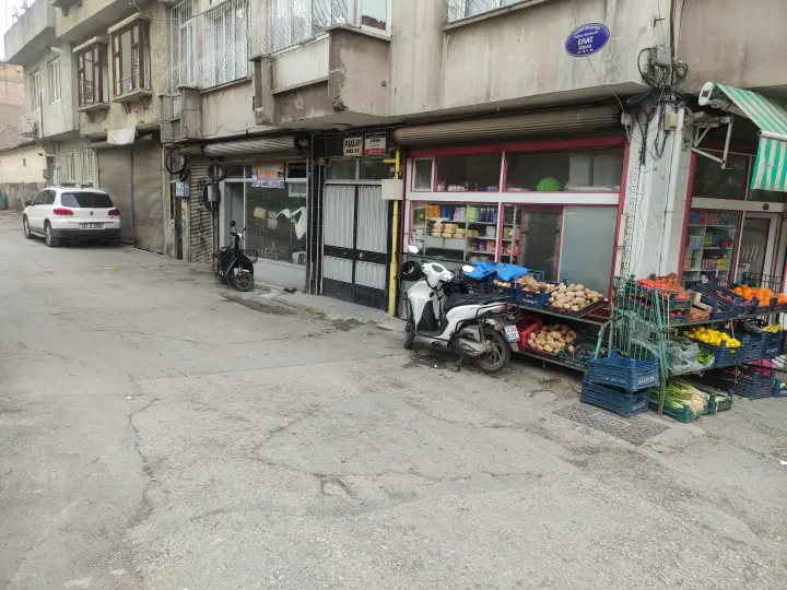 Uçan Motor-Bisiklet Tamirhanesi