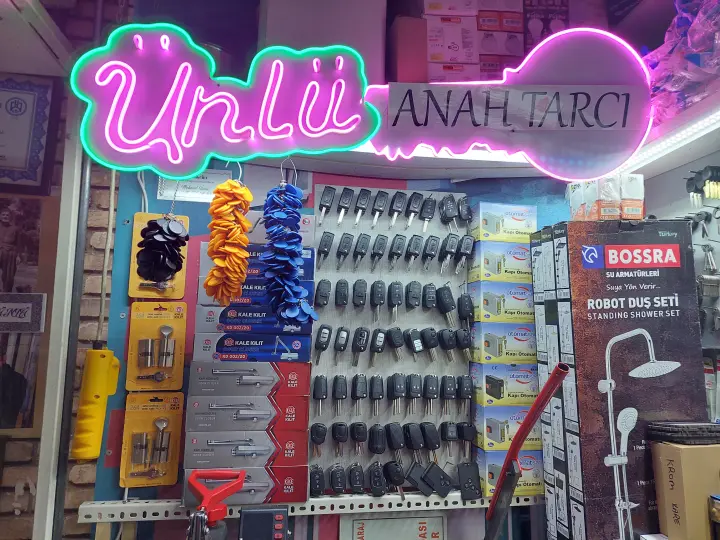 ünlü hırdavat & anahtar & ev aksesuarları