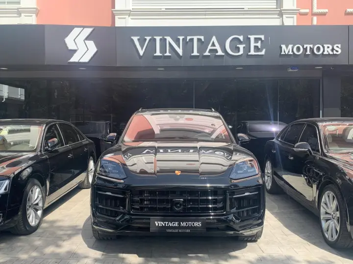 VINTAGE MOTORS