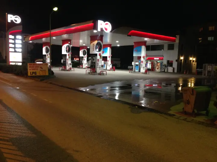 Yangel Kardesler Petrol (Adnan Menderes Cad.)