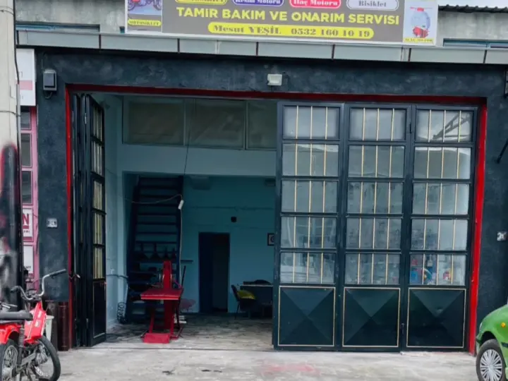 Yeşiller motosiklet