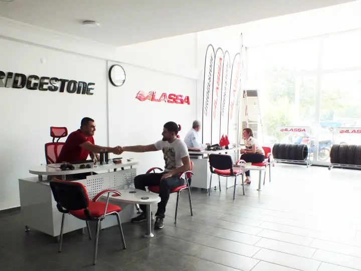 Yolcular Otomotiv Kuşadası Şubesi - Bridgestone ve Lassa Yetkili Bayisi