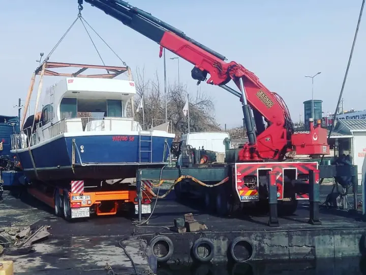 Zeytinburnu kiralık vinç hizmetleri ve sepetli vinç tekne ve yat taşıma hizmeti
