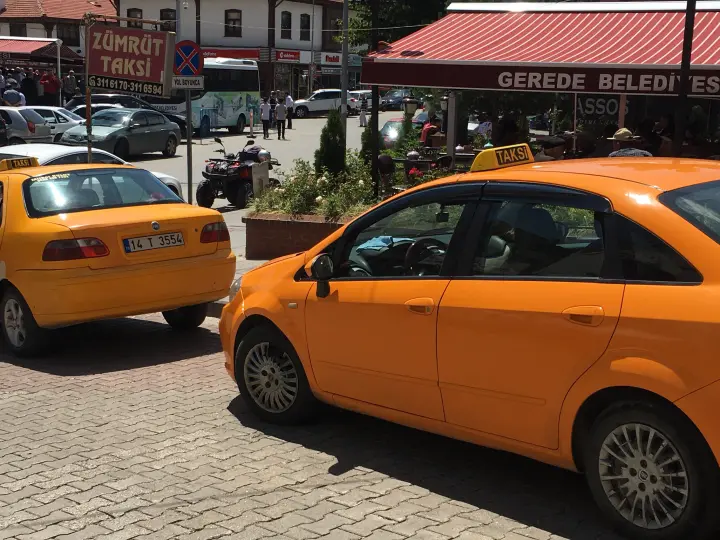 Zümrüt taksi